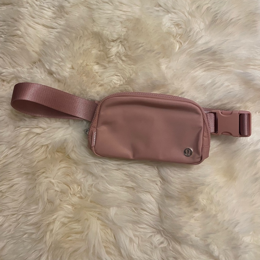 LuLuLemon - Everywhere Belt Bag